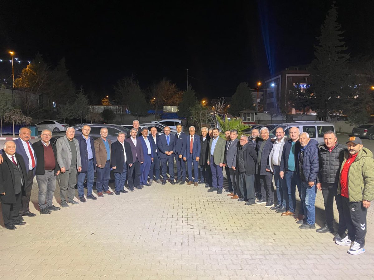 teopolitik's tweet photo. #Kahramanmaraş Amatör Spor Kulüpleri Federasyonumuzun ev sahipliğinde STK'larımızın değerli temsilcileriyle bir araya geldik.

Birlik ve beraberliğin simgesi olan STK'larımıza destek vermeye devam edeceğiz. https://t.co/RXjNBI3hJA