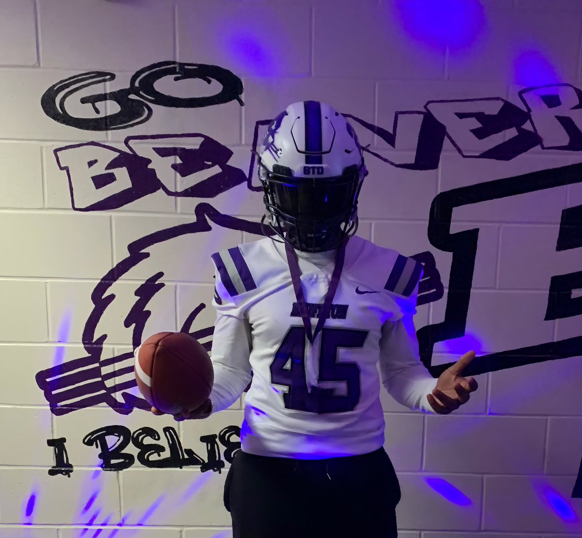 Jaylen Walton #45 (@jaylenwalton24) on Twitter photo Thank you Bluffton University for the invite and for the opportunity to be on campus🙏🏾 <a href="/BlufftonFB/">Bluffton Football</a> <a href="/Bluffton_Sports/">Bluffton Athletics</a> Thank you Bluffton University for the invite and for the opportunity to be on campus🙏🏾 <a href="/BlufftonFB/">Bluffton Football</a> <a href="/Bluffton_Sports/">Bluffton Athletics</a>