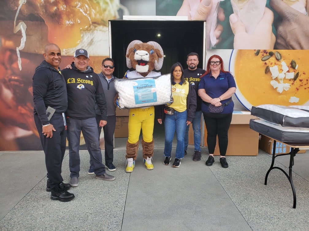 MyBobs's tweet photo. Home is the heart of Bob’s &amp; we’re saddened by the devastation of the California wildfires. We've donated to the @RedCross, @CAFireFound &amp; partnered with the @RamsNFL to supply 700 pillows. We're committed to help LA get back home.

https://t.co/DNgivbJcb5 https://t.co/SYpuGCprZX