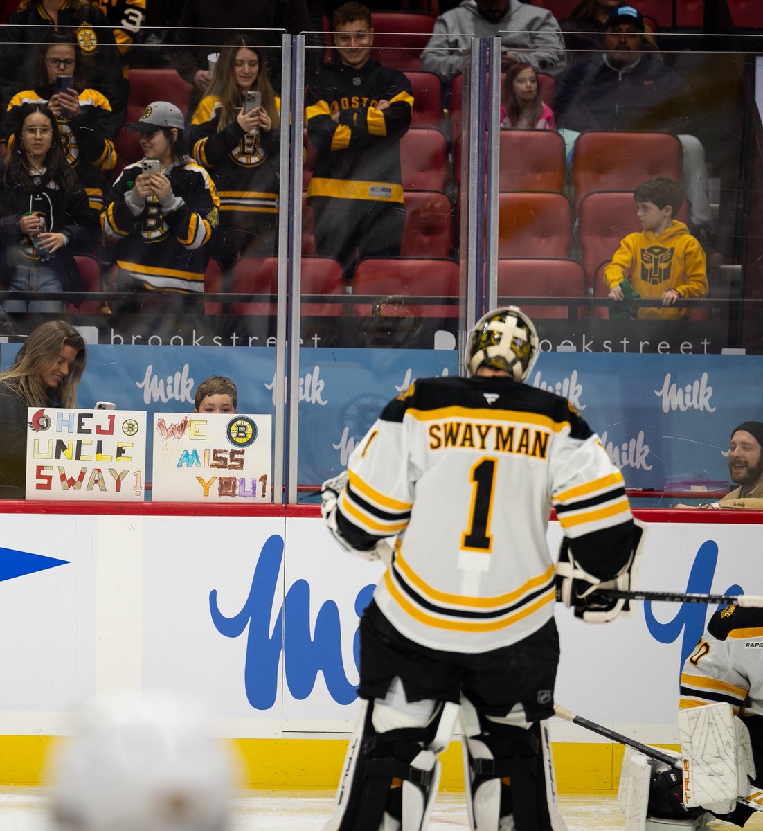 NHLBruins's tweet image. Hey Uncle Sway 👋