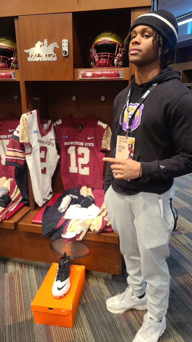 Reggie Williams (@regbwilliamslll) on Twitter photo Had a great time visiting MSU 🙏🏿✝️. <a href="/CoachKirkBryant/">Kirk Bryant</a> <a href="/coachcooper_mhs/">Coach Grant Cooper</a> <a href="/josh_bolfing/">Josh Bolfing</a> <a href="/MHSBearFB/">MHS Bear Football</a> Had a great time visiting MSU 🙏🏿✝️. <a href="/CoachKirkBryant/">Kirk Bryant</a> <a href="/coachcooper_mhs/">Coach Grant Cooper</a> <a href="/josh_bolfing/">Josh Bolfing</a> <a href="/MHSBearFB/">MHS Bear Football</a>