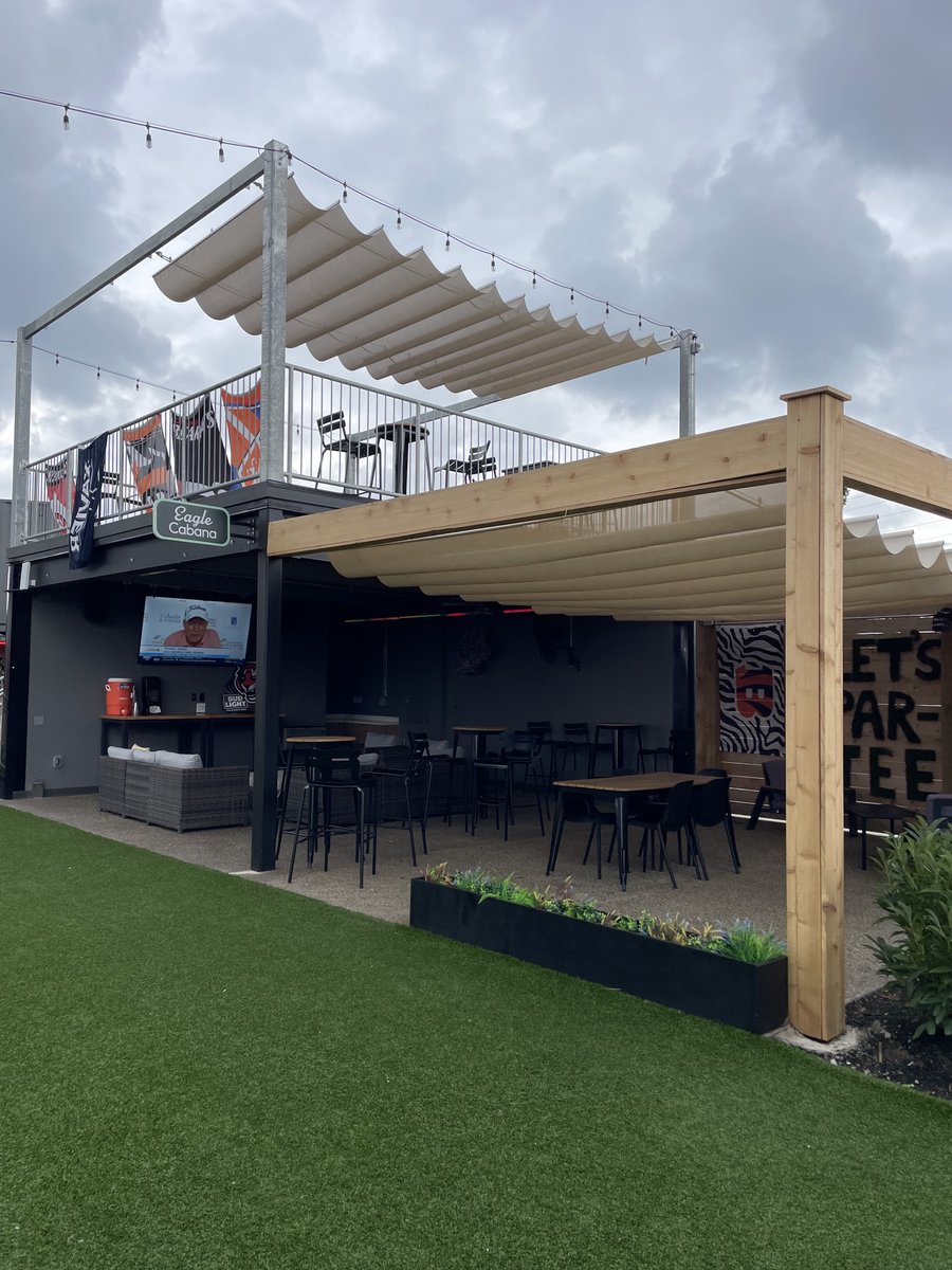 Dreaming of warmer days? ☀️ Our outdoor cabanas are now available to book through July 4th! 🌴 ✨
Link to Book: oakleygreens.com/reservations