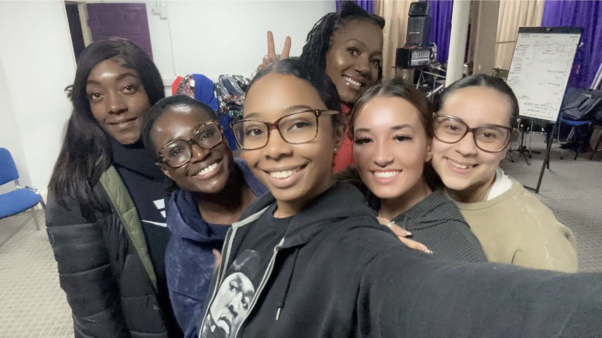 ANTRMOTOWNSHOW's tweet photo. Our new cast members are looking forward to seeing you at a theatre near you 🤩 #anighttoremembermotownshow https://t.co/q39A1J9Dii
