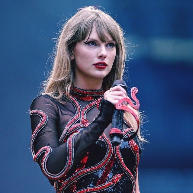 updateswiftbr's tweet photo. MEU DEUS! Taylor Swift curtiu o vídeo da Erika Hilton desmentindo as fake news espalhadas pelo “deputado” Nikolas Ferreira. 🔥 https://t.co/JGju3ueej3