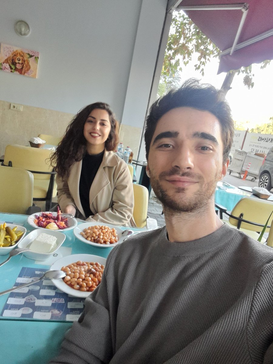 dazzleschess55's tweet photo. Prensesim hem çok güzel hem çok hamarat https://t.co/0oGzY71PUS