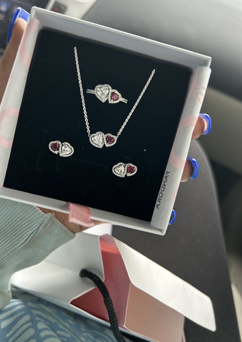 uluvva's tweet image. OMG😍😍😍😍😍.