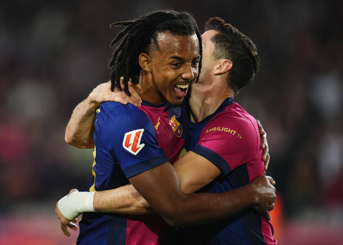 ActuFoot_'s tweet photo. 🚨 Jules Koundé 🇫🇷 est encore 𝗕𝗨𝗧𝗘𝗨𝗥 avec le Barça !! 🤯🥵

Sur ses 3 derniers matches c’est :

⚽️ 2 buts
🎯 1 passe décisive

Le boulot de Koundé c’est trop ! 🤤 https://t.co/Sl6cenpvPf
