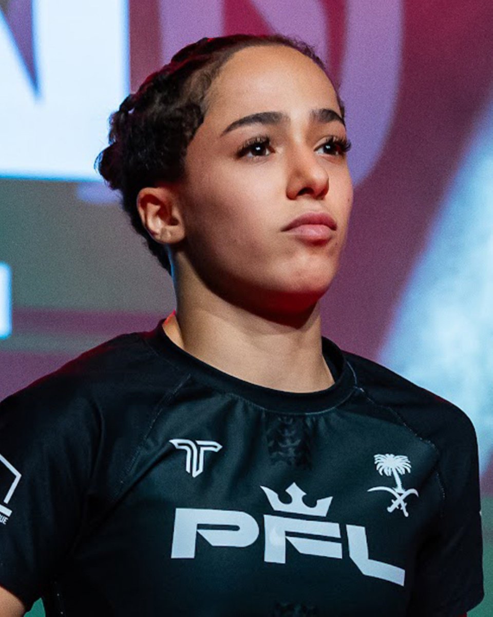 احلى من يستلم الجائزة..
هتان السيف 
فيصل العيسى

#JoyAward