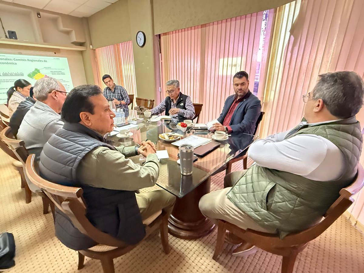 En la ciudad de Los Mochis sostuvimos una productiva reunión con el Comité Regional de Promoción Económica de la Zona Norte; en la que coincidimos en sumar, cada quien desde su ámbito de competencia, al fomento de la economía del Estado.

Gira de trabajo #Ahome 👍🏻
<a href="/codesin/">CODESIN</a>