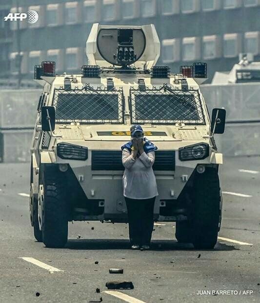 minjeongrosies's tweet image. lo dije antes y lo vuelvo a repetir

desde tu país democrático es fácil exigirle a un pueblo desarmado que se lance al matadero sin saber si dará frutos como ha estado pasando los últimos 25 años, fácil es decirnos que sacrifiquemos nuestras vidas cuándo ustedes NO PIERDEN NADA.