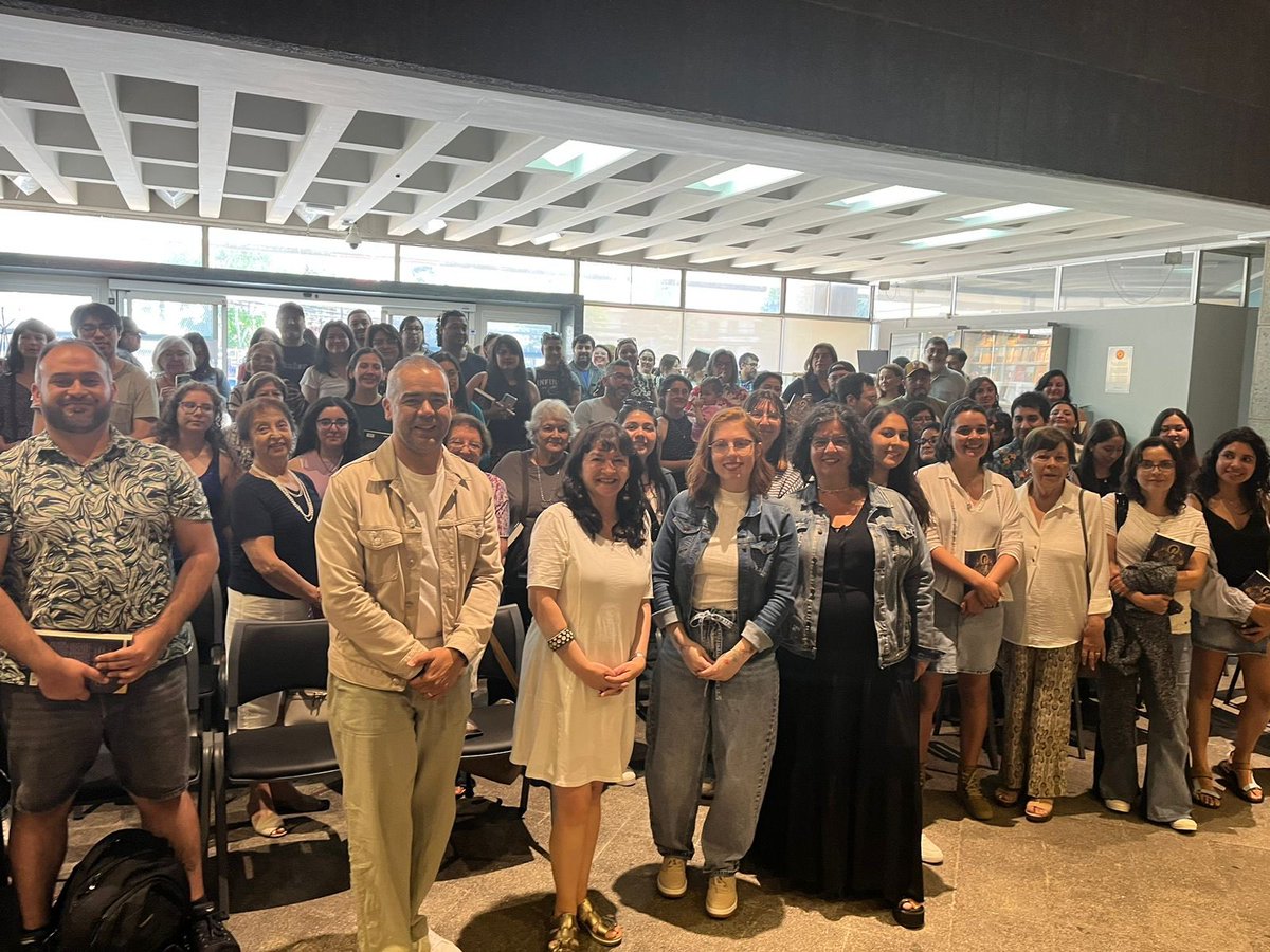 xicortes's tweet photo. Buen fin del ciclo de escritoras contemporáneas de la #EscueladeVeranoUdeC. Gracias @FranSolar por la conversación sobre el Buzón de las Impuras y, más tarde, sobre escritura y periodismo.

@vrim_udec @ExtensionUdeC @conbev https://t.co/exqNpiXl6g