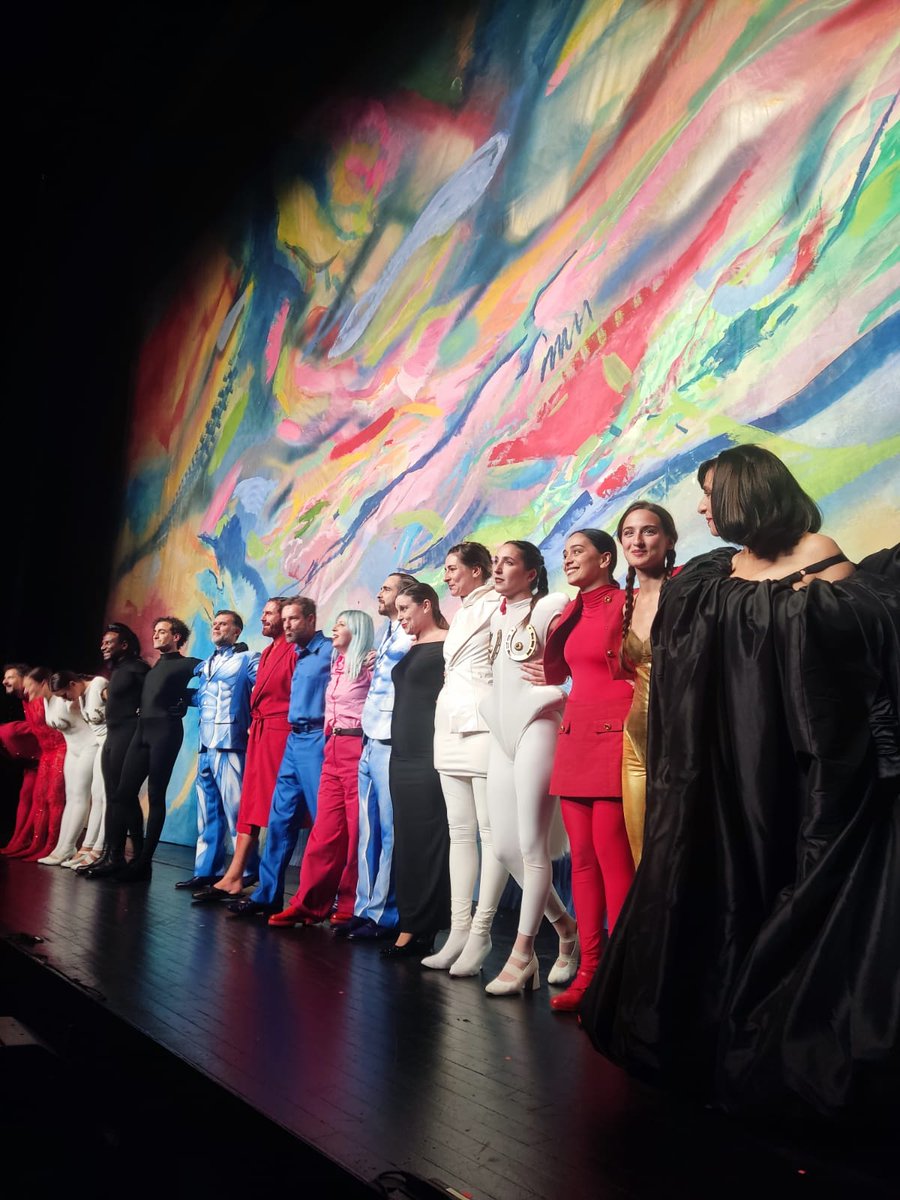 Calderoncomplot's tweet photo. Acaba de estrenar la @ComediaNacional en España con EL PUBLICO en el gran @teatrelliure y con la dirección de Marta Pazos. https://t.co/7ohEG7NW3V