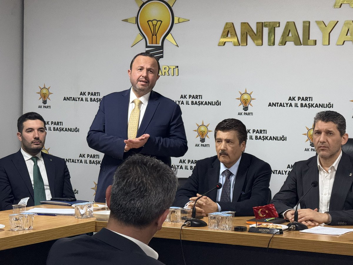 ethemtas's tweet photo. 📍Antalya Ak Parti İl Başkanlığı

Dolu dolu geçen bir günü tamamladık…

✅ Ulaştırma Bakanımız Sayın Abdülkadir Uraloğlu’nun katılımıyla Elmalı- Korkuteli yolu açılışımızı yaptık.

✅ 7. Olağan İl Kadın Kolları Kongremizi gerçekleştirdik.

✅ 3 Kademe İlçe Başkanları toplantımızı Antalya İl Başkanlığımızda icra ettik. 31 Ocak İl Kongremiz için son hazırlıklarımızı istişare ettik. @alicetin_07 @tubavuralcokal @atayuslu @kemalcelik007 @GlinZboz @NiyaziAlkan007 @akpartiantalya7