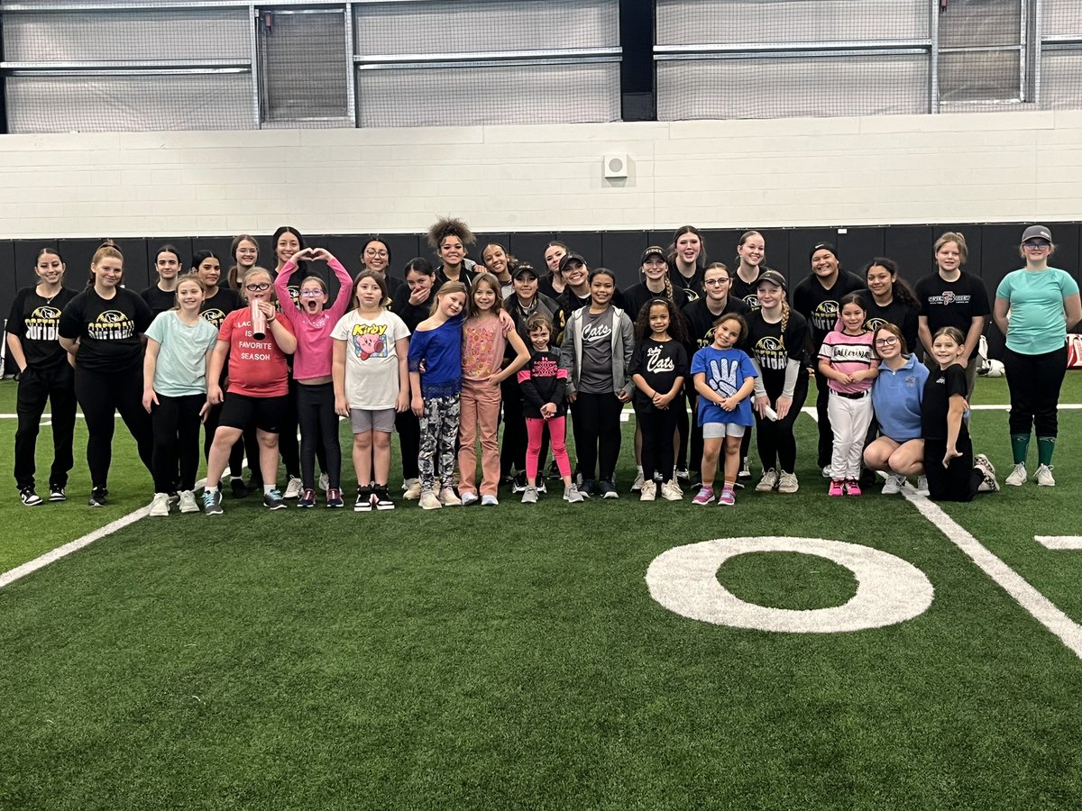 Thanks to everyone who participated in our Fossil Ridge Softball Skills camp today. These girls are so talented!