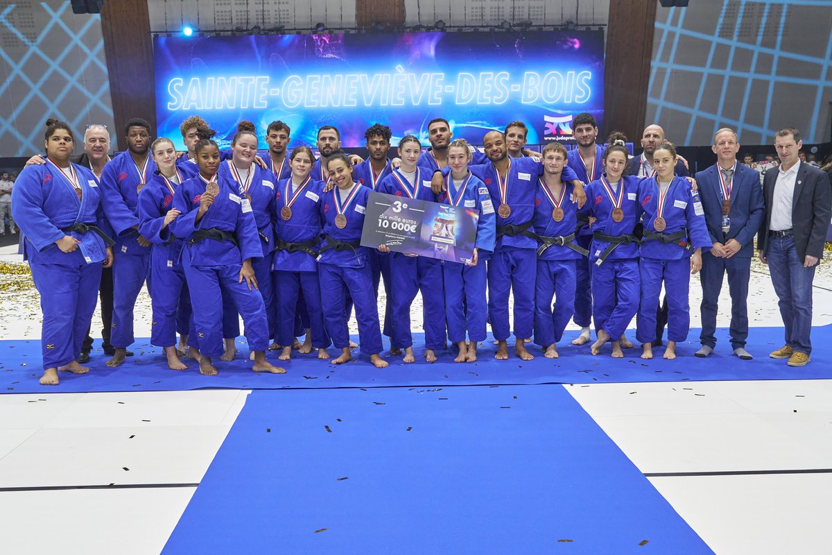 Félicitations aux équipes qui complètent le podium de cette Judo Pro League 2024 ! 👏👏

🥈 Auxerre Judo
🥉 Judo Nice Métropole 
🥉 SGS Judo

📸 France Judo/T.Albisetti
#JudoProLeague2024
