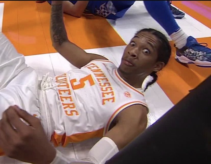 Vol Tweeter tweet media