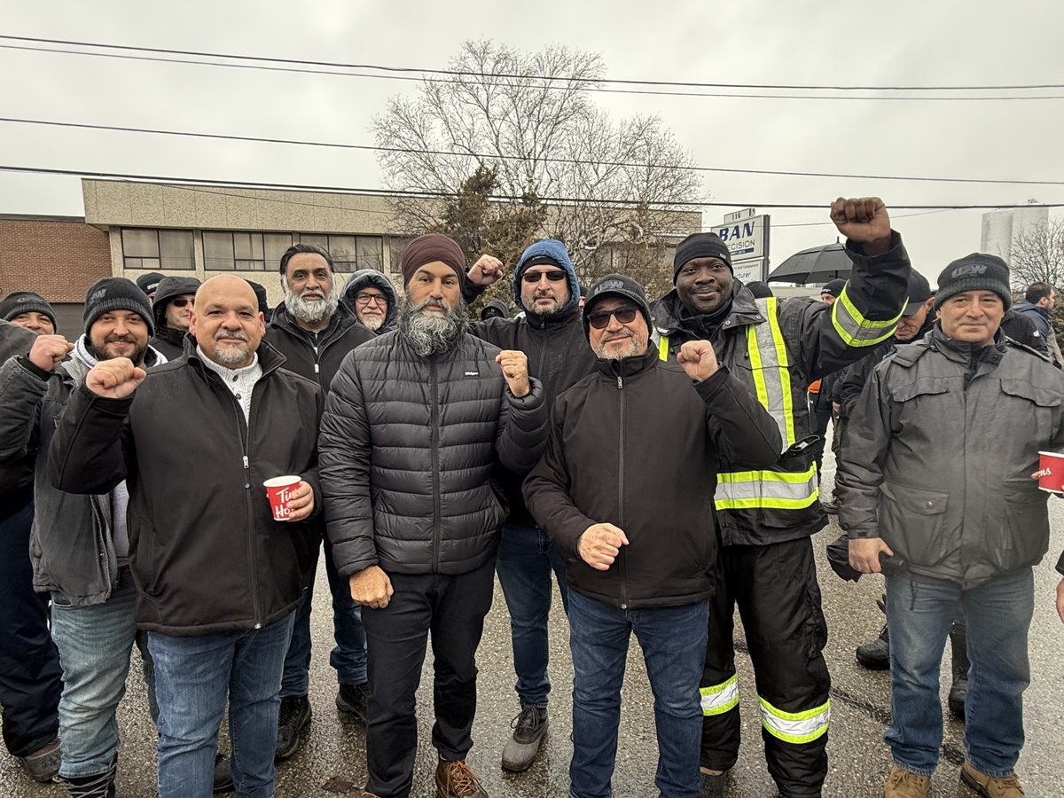uswdistrict6's tweet image. 📢 Big thanks to @JagmeetSingh for standing in solidarity with members of @usw8328   of Welded Tube of Canada. Members have been locked out since Dec. 23,2024, fighting for respect and fairness. ✊ #UnionStrong #Solidarity #WorkersRights #USW8328