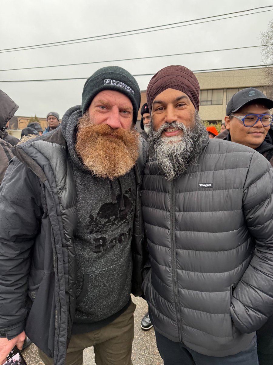 uswdistrict6's tweet image. 📢 Big thanks to @JagmeetSingh for standing in solidarity with members of @usw8328   of Welded Tube of Canada. Members have been locked out since Dec. 23,2024, fighting for respect and fairness. ✊ #UnionStrong #Solidarity #WorkersRights #USW8328