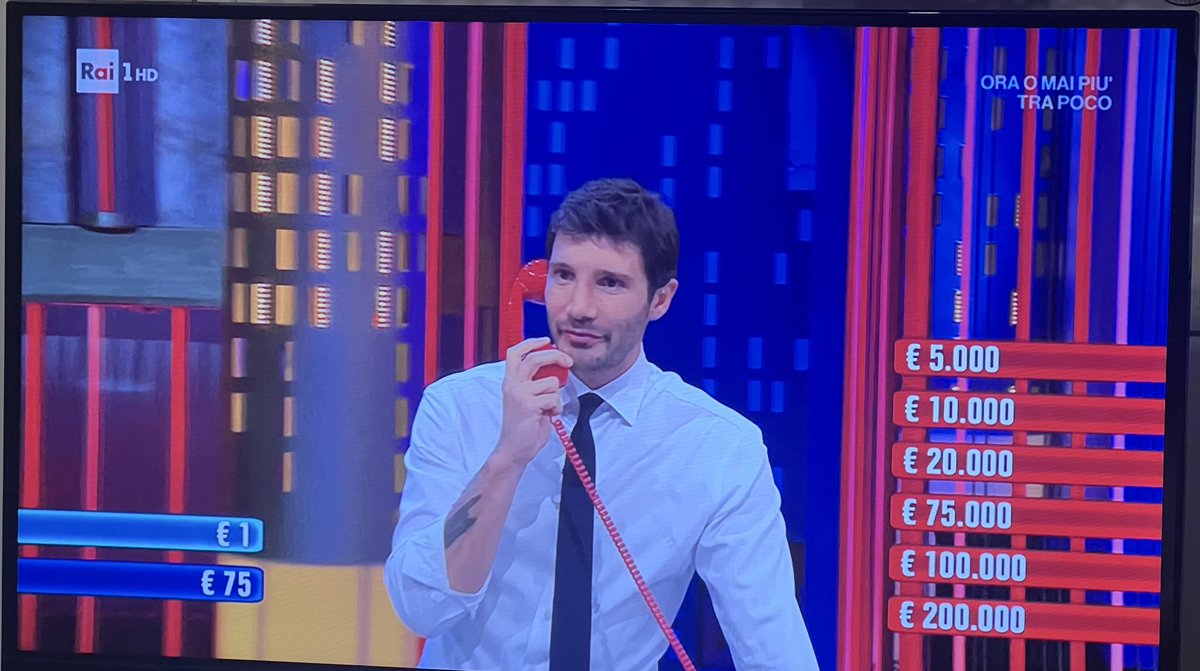 SunLovers_17's tweet photo. De Martino come Mattarella il 31 dicembre a rete unificate 
 #cepostaperte https://t.co/9PtRsmih67