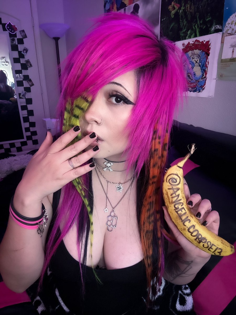 angeliccorpse13's tweet photo. This shit is bananas 🍌💕 https://t.co/4QY6mGrEKs