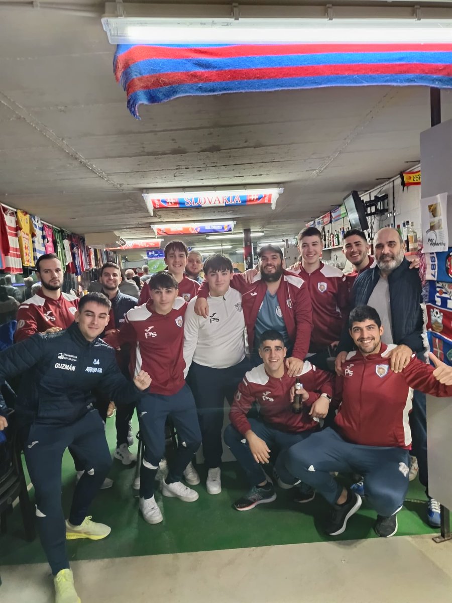 felipecantao's tweet photo. Hoy hemos estrenado equipación con una grandísima victoria ante un gran rival. Enhorabuena chicos por el trabajo durante todo el partido y la temporada.  Seguimos, somos la familia del  🏀 de Arroyo,  somos Arroyo cb. https://t.co/315XNouTDg