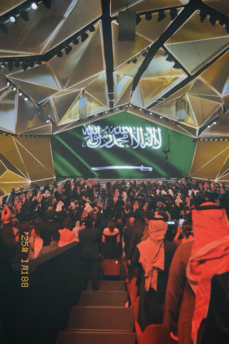 السعوديين فازوا ❤️. 

 #JoyAwards