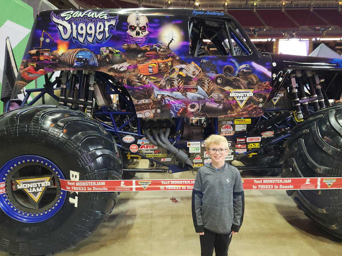 drays81's tweet photo. Monster Jam St. Louis, 2025!

#MonsterJam #sonuvadigger2025 https://t.co/zq8Zykl9yb
