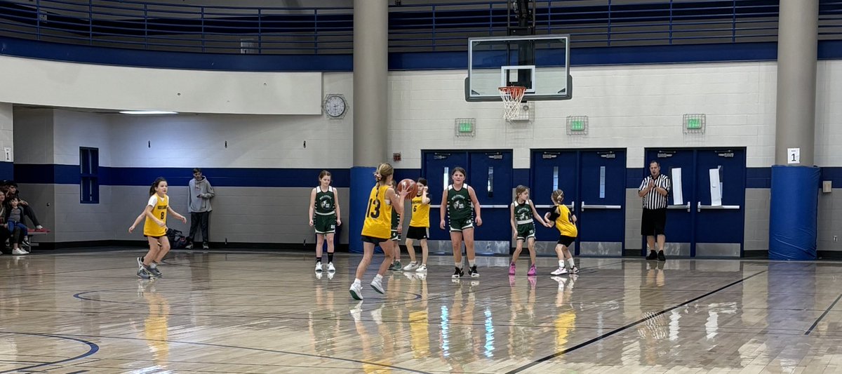 ParkGirlsB's tweet photo. Taking in a little CGAA Wolfpack hoops today! Good luck to all teams this weekend ๐๐๐๐๐๐ https://t.co/WsMZpn7T5d