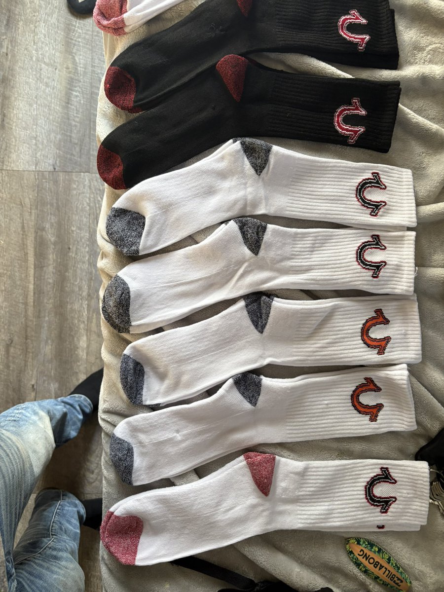 New socks who dis?
#findom #footfetish #cashcow
#sockslutz