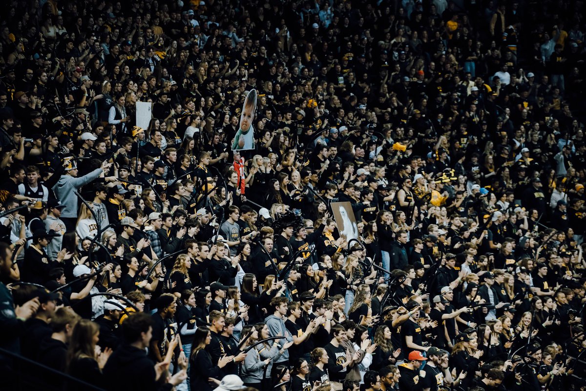 Be loud and wear your Mizzou 🅑🅛🅐🅒🅚 tonight!

#MIZ 🐯