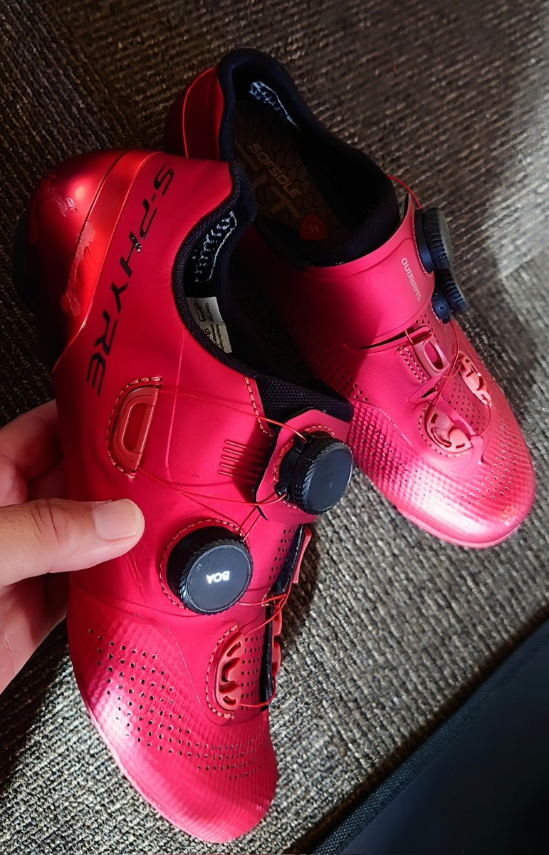 KUROKUR69311760's tweet photo. #RC9 #RC903 #Shimano #エスファイア903 #wide
前に使ってたS-PHYRE902が足に合わなくて痛かったので😫S-PHYRE SH-RC903のWIDEに変えました4世代に進化した新型S-PHYRE🚵♀今度はブラック!渋くてラメが入ってて超カッコイイ😻
ゆるポタに向けば良いな🚵♀ https://t.co/NidMaIMwRN