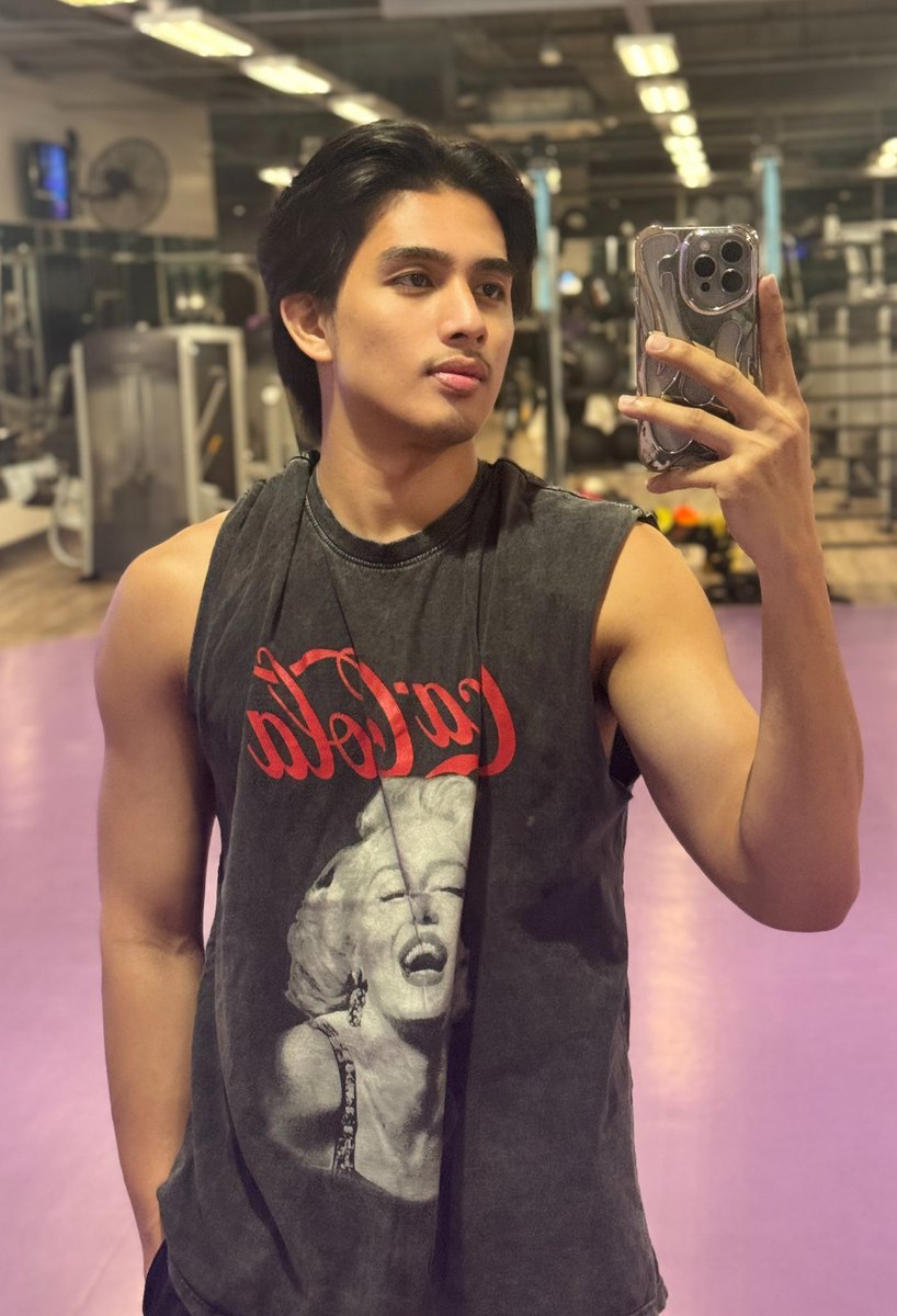 dheology's tweet photo. tara gym! https://t.co/iAHWuNXM1z