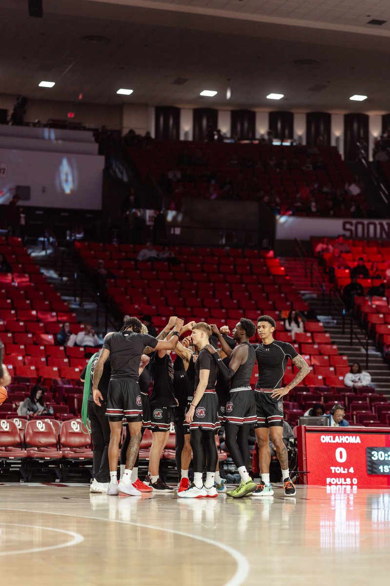 GamecockMBB's tweet photo. Together. 🤙

#Gamecocks🐔🏀 // #ForeverToThee https://t.co/1BRFzBxNdy