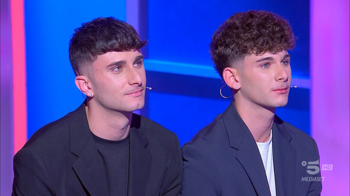 frabiziovalerio's tweet photo. Loro comunque due ragazzi bellissimi e dal cuore d’oro 🤍 #CePostaPerTe https://t.co/TSi9q7xpFK