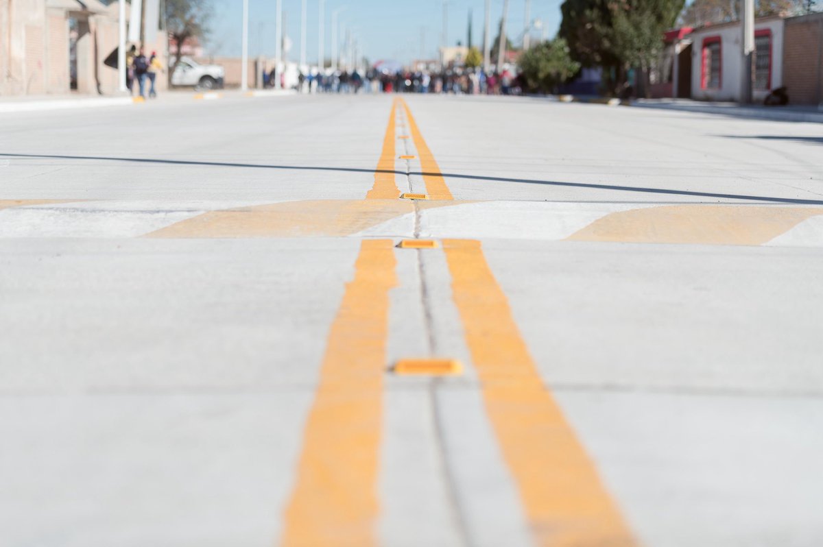 EVillegasV's tweet photo. Les digo que este 2025, Durango va a renacer con más fuerza 💪.
Con la pavimentación de la calle Ignacio de la Llave en el Poblado Benito Juárez, ¡se vienen grandes cambios! 🚧
Trabajando en equipo con el alcalde @josejoseantonio, los vecinos tendrán menos polvo y el flujo para el transporte y los servicios será mucho mejor. 🚗