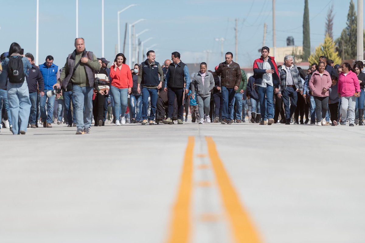 EVillegasV's tweet photo. Les digo que este 2025, Durango va a renacer con más fuerza 💪.
Con la pavimentación de la calle Ignacio de la Llave en el Poblado Benito Juárez, ¡se vienen grandes cambios! 🚧
Trabajando en equipo con el alcalde @josejoseantonio, los vecinos tendrán menos polvo y el flujo para el transporte y los servicios será mucho mejor. 🚗