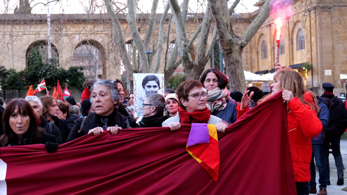 [🎦BIDEOA] Manifestazio jendetsua Iruñean, Erorien monumentu faxista eraistea eskatzeko
ahotsa.info/albisteak/mani…
