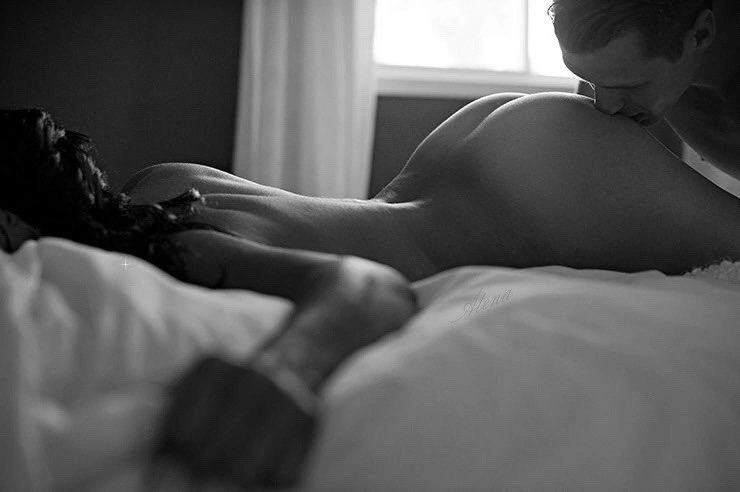 Me gusta hacer el amor suave, con besos ricos, caliente, el cuerpo ansioso, probar el deseo con mi lengua, tomar con fuerza lo que es mío, saborear cada explosión de su piel, sentir con lujuria el movimiento de tu cuerpo en un ambiente apasionado…Hermosa Mujer