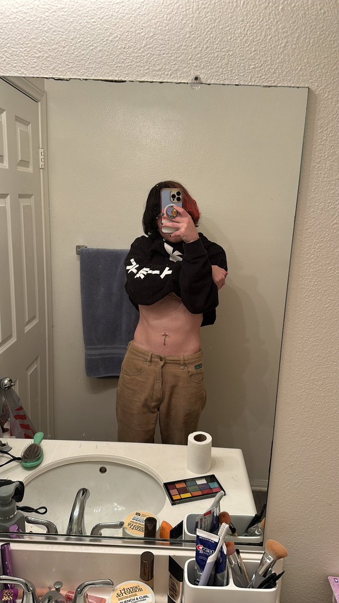 I love wearing baggy clothes :3