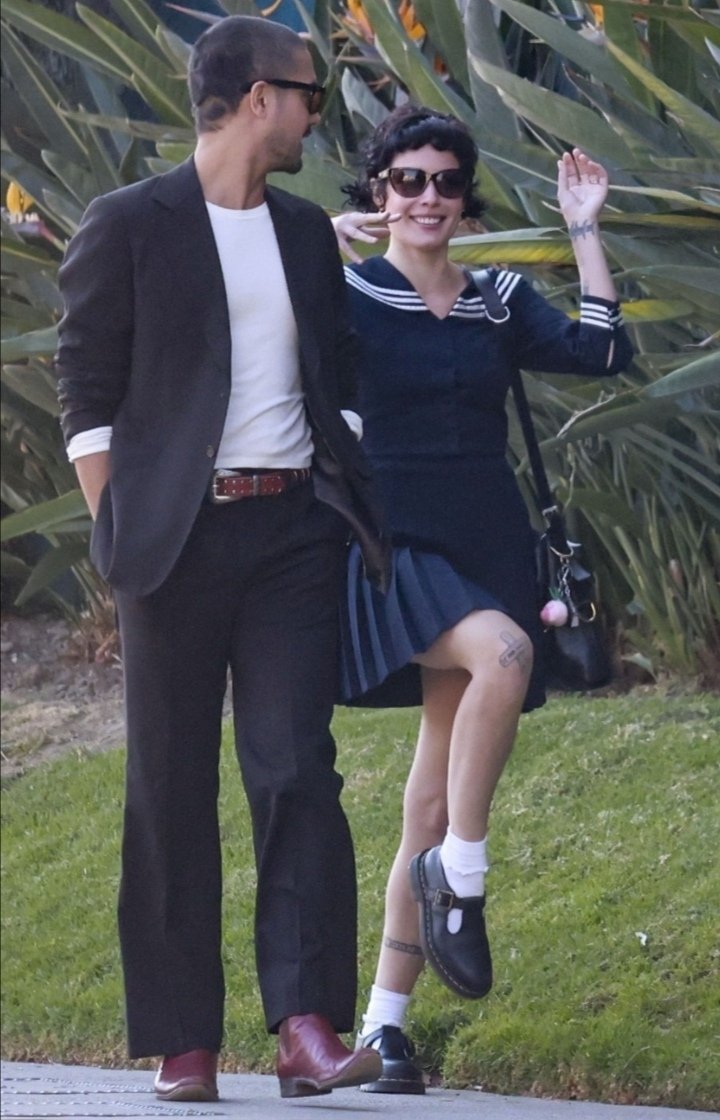 AxelRod2006's tweet image. Halsey and Avan Jogia yesterday in Los Feliz, California