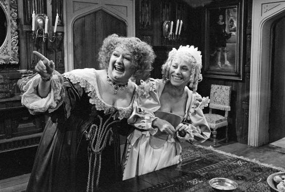 It’s 50 years ago today since the CARRY ON LAUGHING team took on the English Civil War in the episode ‘The Sobbing Cavalier’.
Here’s JOAN SIMS &amp; BARBARA WINDSOR having a ball, filming at Elstree Studios. ❤️🎬
#ComedyHistorian #CarryOn #Comedy #Television #JoanSims #BarbaraWindsor