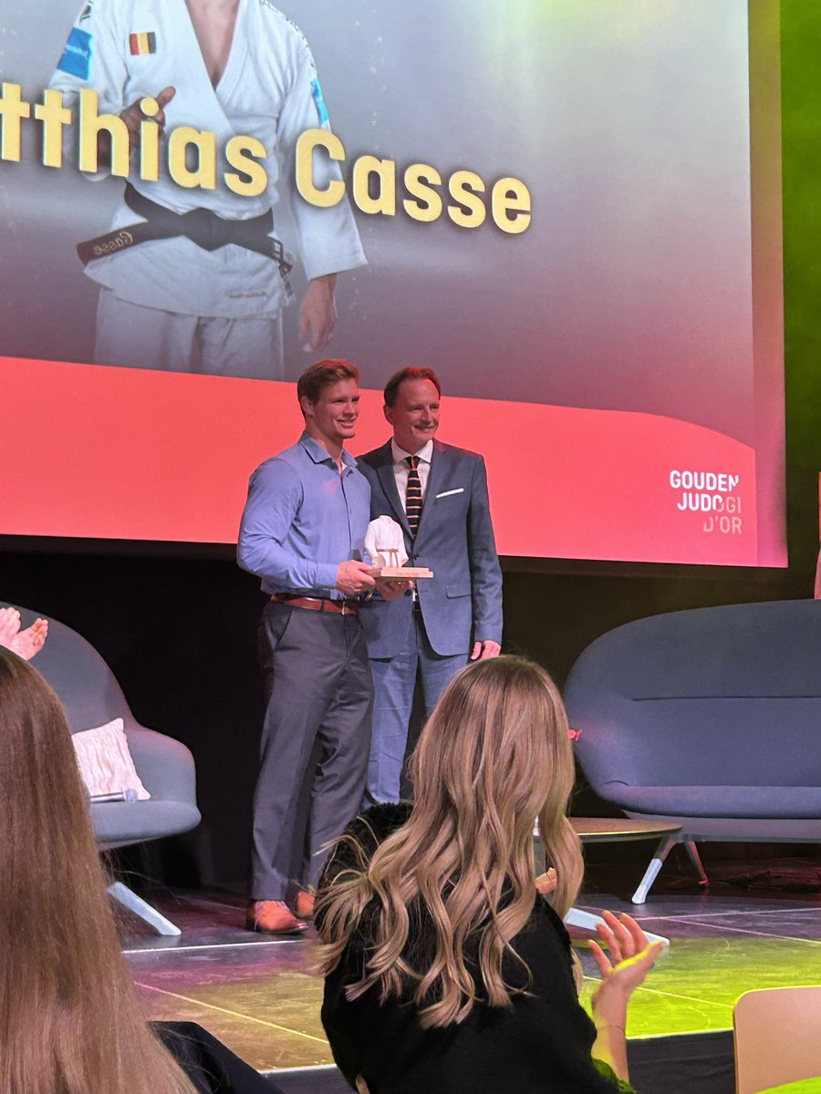 Hans van Essen tweet media