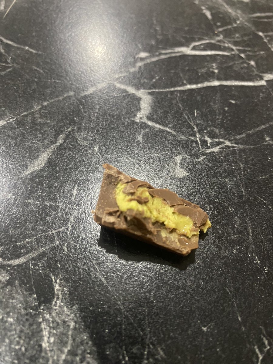 Şu Dubai çikolatasının neyi bu kadar gündem oldu lan
Kadınlar elinde bundan gezdirdi diye herkes alıyor 
Şov işi lezzetsiz 👎