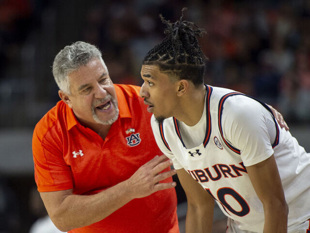 CBKReport's tweet photo. At this time last year, Auburn was yet to win a Q1 game.

The Tigers went on to still get a 4 seed. 

Now, Auburn is 9-1 (!) in Q1 games and ranked No. 1 in the country. 

Shoutout to Bruce Pearl for playing an elite non-conference and dominating everything in his path. https://t.co/uM1lAouzQ2