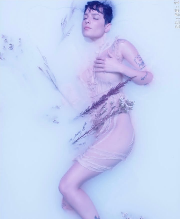 AxelRod2006's tweet image. New photos of Halsey for the "Manic World Tour" ๐ฅน