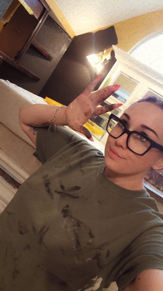 MadamSlips tweet media
