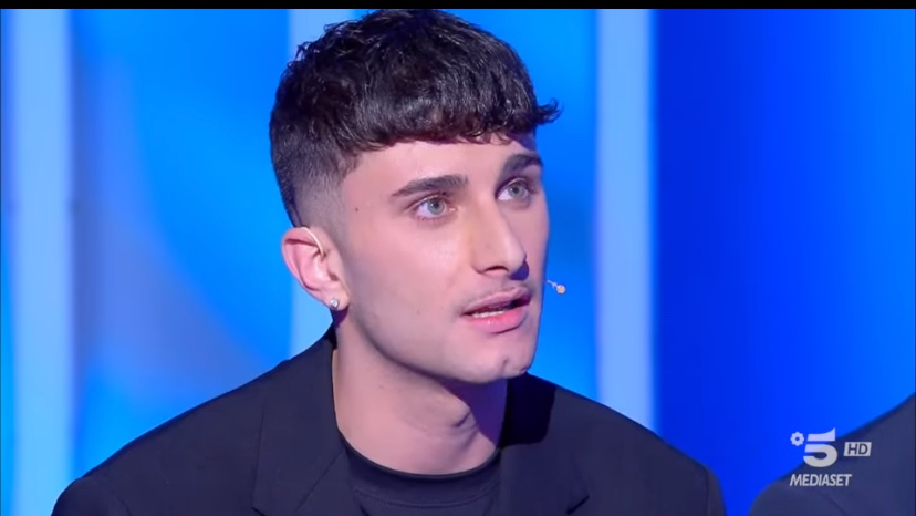 badgalvale's tweet photo. che la nuova generazione di maschi riparta da questi due piccoli grandi Uomini. 
una vera boccata d’ossigeno puro di questi tempi. ❤️‍🩹

#CePostaPerTe https://t.co/We9Y9yXT2C