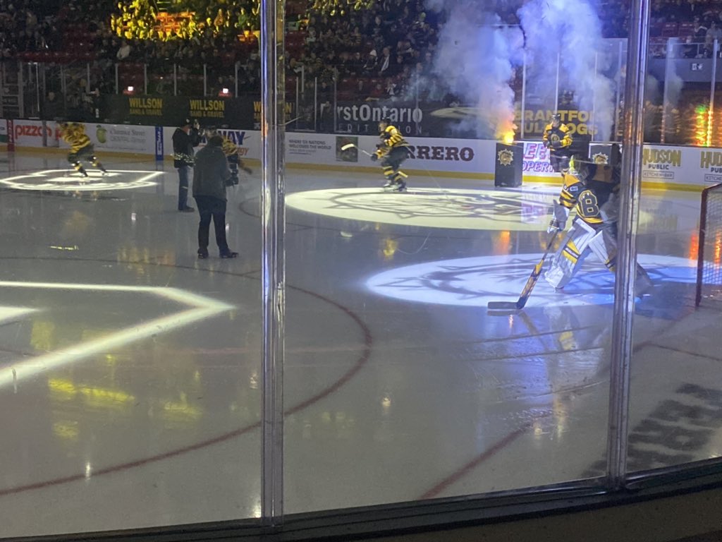 wattyman2000's tweet photo. Game on in Brantford!
@BulldogsOHL hosting @Oshawa_Generals. https://t.co/BjvL5H4v6M