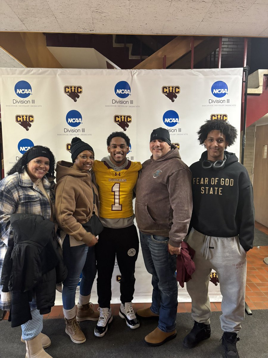 EJ Hogan | ATH (@ejhogan06) on Twitter photo I am absolutely truly blessed to visit and receive my 2nd Official Offer from The Concordia University Chicago @barrettdavis04 <a href="/EHSKnightsFB/">Evans Knights Football</a> <a href="/coach_joyce/">Coach Jackson Joyce</a> <a href="/ChaseHankins18/">Chase Hankins</a> <a href="/CharlieDrewek/">Charlie Drewek</a> <a href="/CoachSeveCUC/">Seve Loubriel</a> I am absolutely truly blessed to visit and receive my 2nd Official Offer from The Concordia University Chicago @barrettdavis04 <a href="/EHSKnightsFB/">Evans Knights Football</a> <a href="/coach_joyce/">Coach Jackson Joyce</a> <a href="/ChaseHankins18/">Chase Hankins</a> <a href="/CharlieDrewek/">Charlie Drewek</a> <a href="/CoachSeveCUC/">Seve Loubriel</a>