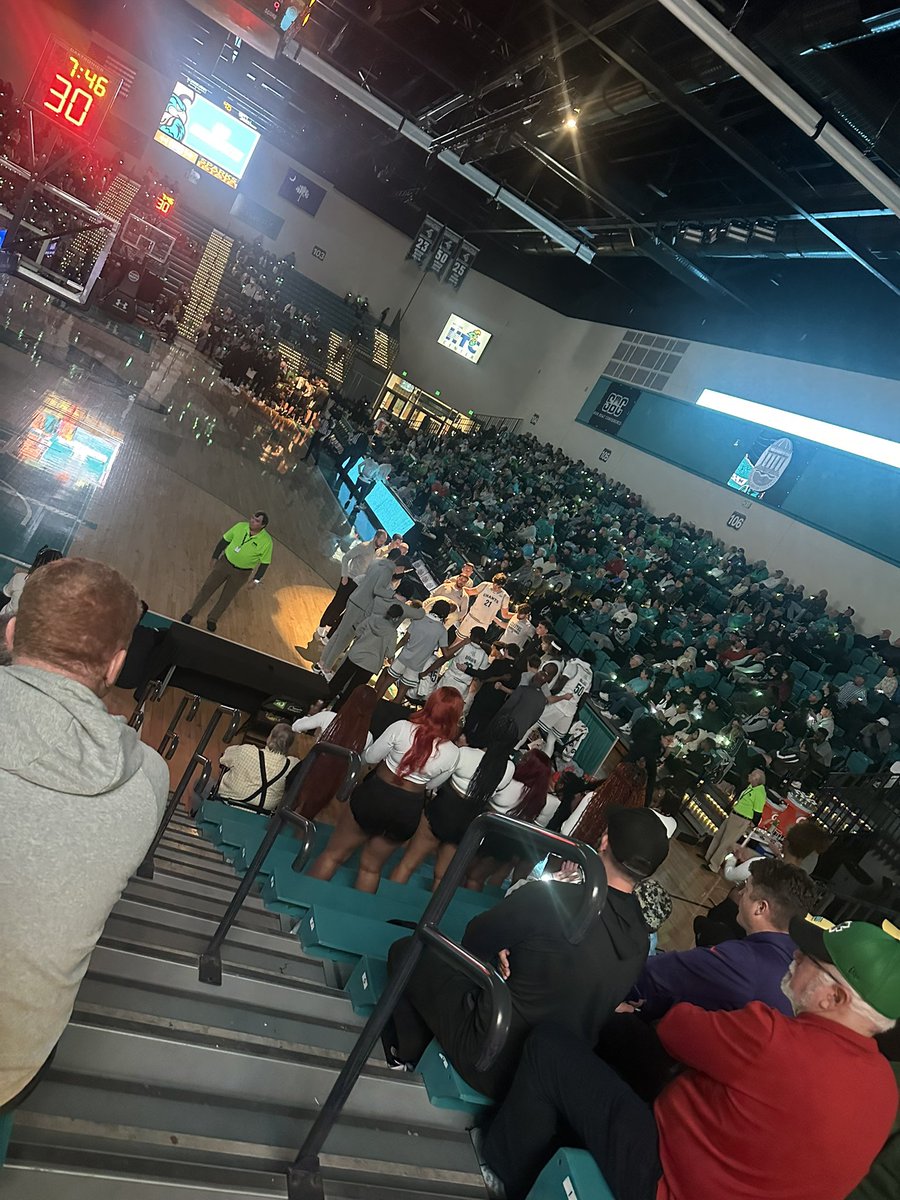 TwanScott_8th's tweet photo. #CCU #JGray 🎩 https://t.co/Pax7MMed6c